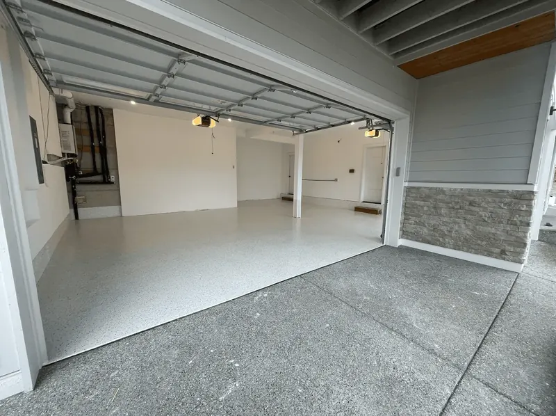 Garage with a linen flake floor coating