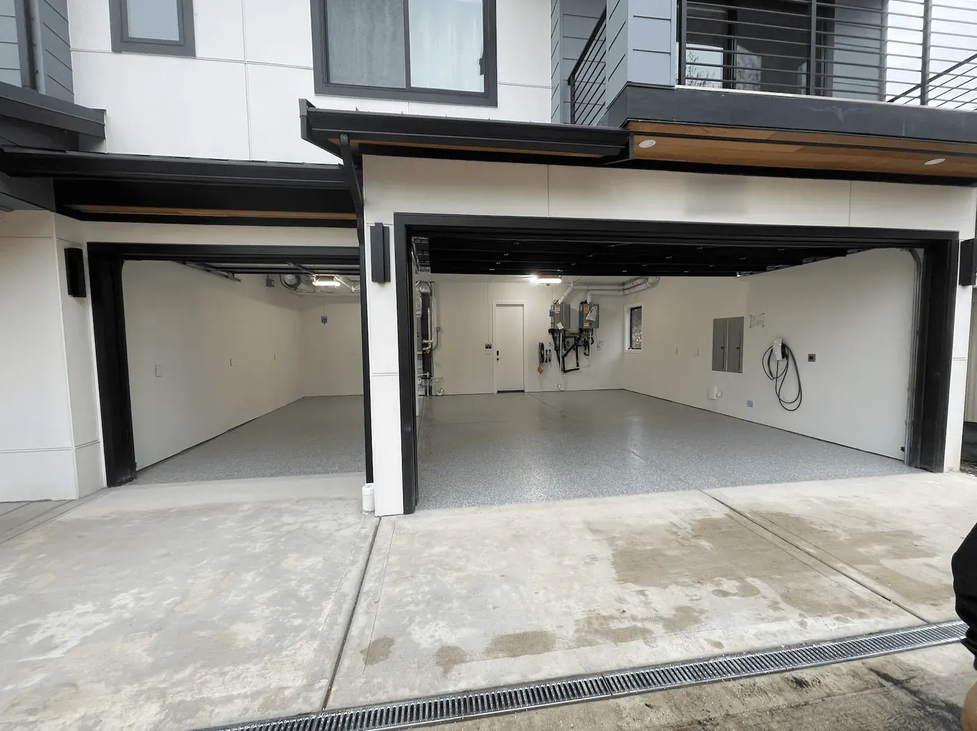 Seattle-area townhome garage with a pearl flake floor coating